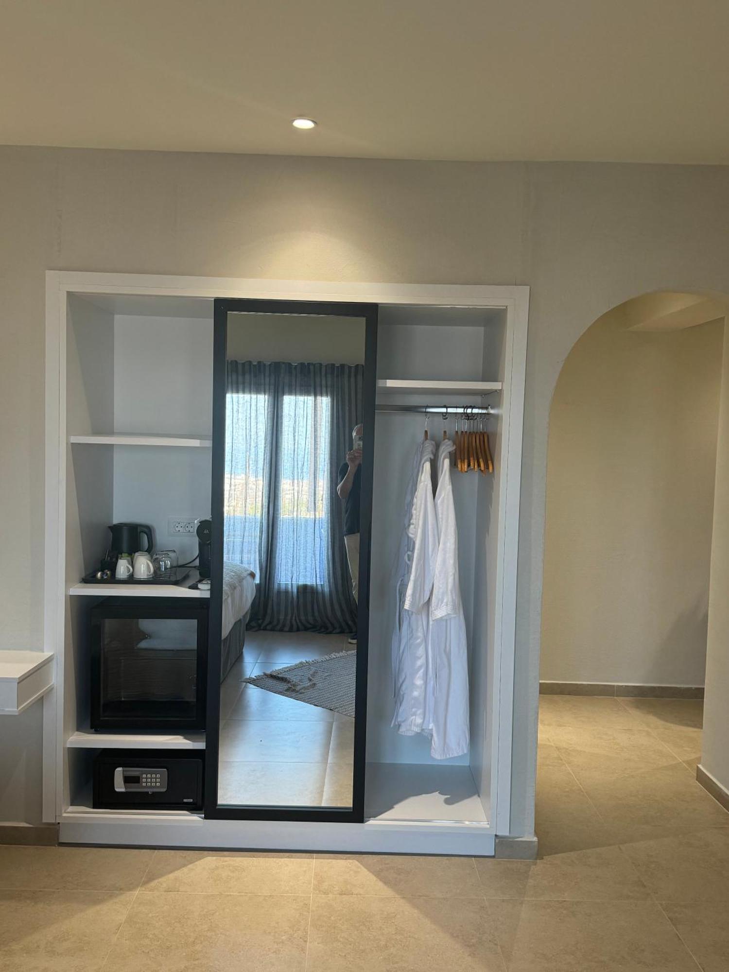The Noverian Bios Santorini Boutique Hotel Fira  Værelse billede