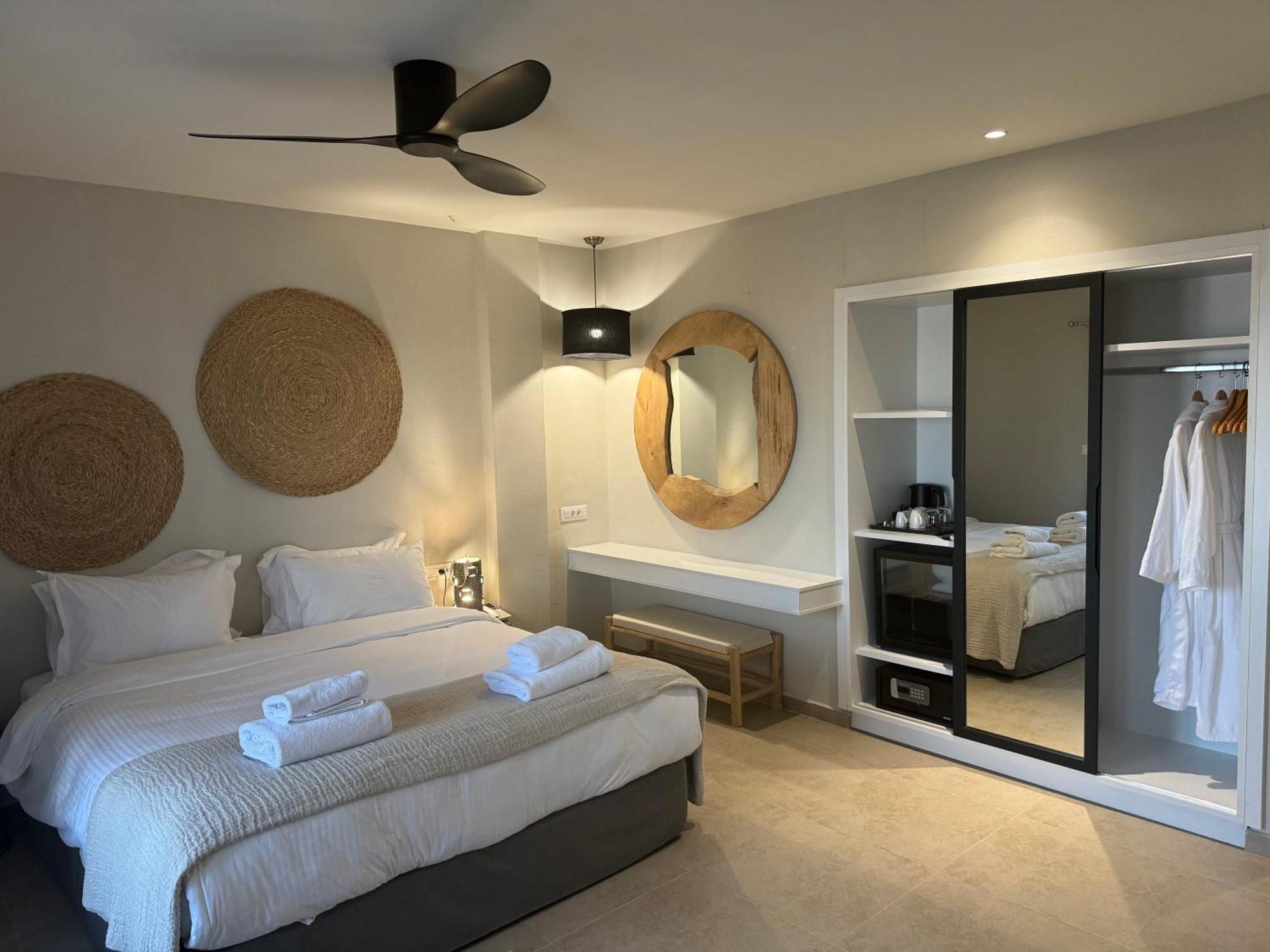 The Noverian Bios Santorini Boutique Hotel Fira  Værelse billede